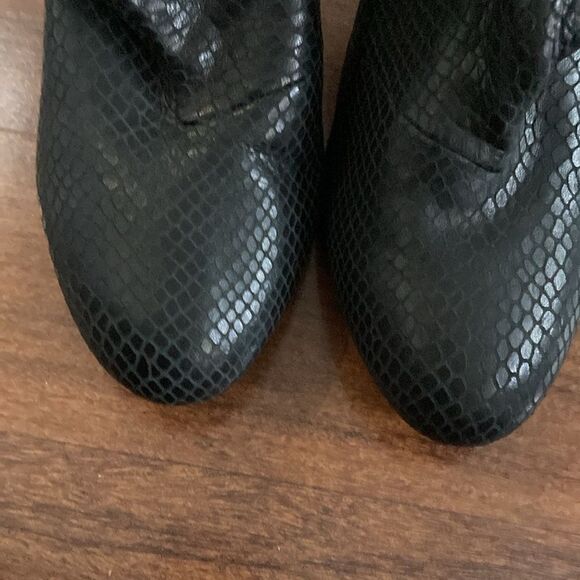 Betsey Johnson Crocodile Ankle Boots Sz 10 - Picture 4 of 9